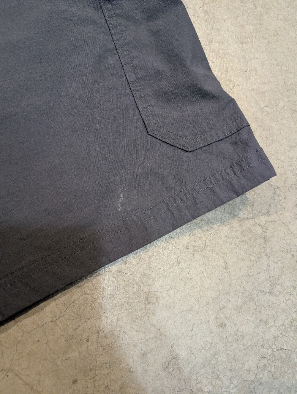 Orvis Men's Charcoal Gray Cargo Hybrid Nylon Shorts - Picture 3 of 7